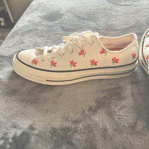 Low top Converse flower embroidered sneakers